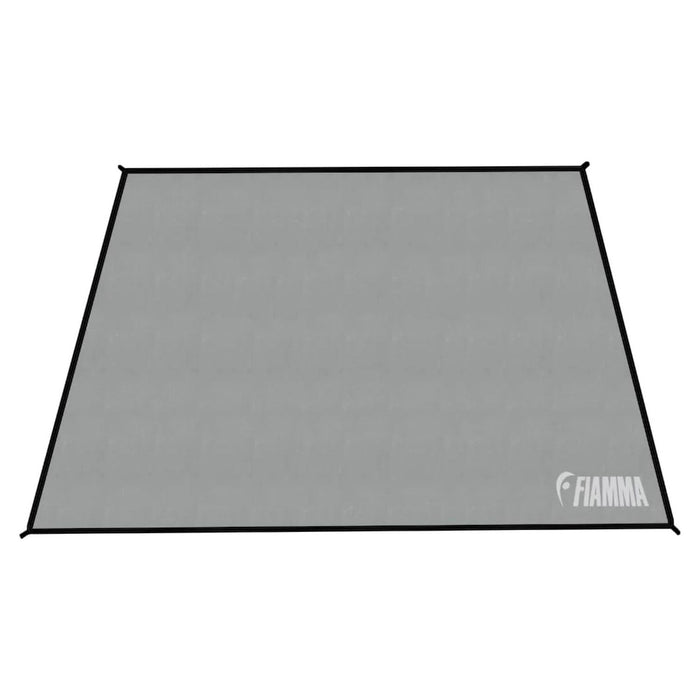 Vista completa de la alfombra Fiamma Patio Mat 440 en color gris, diseño resistente y ligero