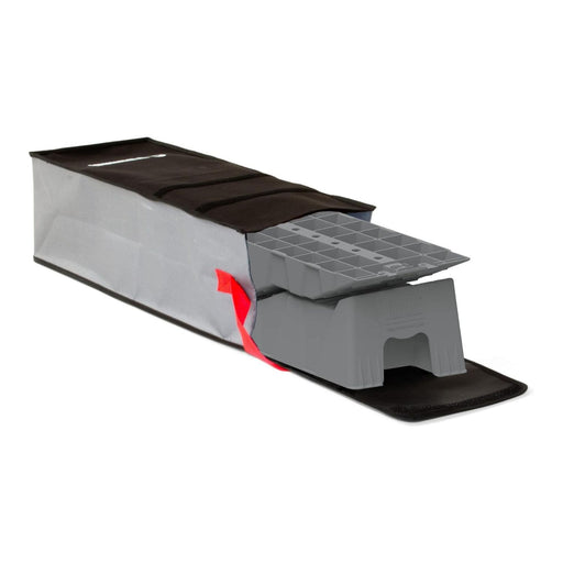 Bolsa de transporte con el calzo de nivelación Fiamma Kit Level Up parcialmente extraído