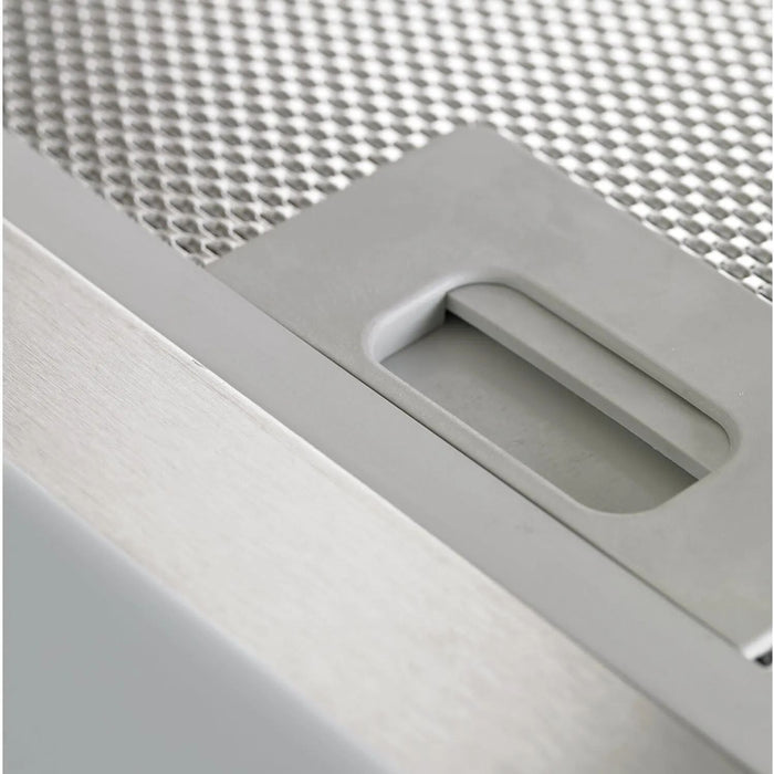 Detalle del filtro metálico de la campana extractora Dometic CK 500 para caravanas