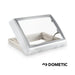 Claraboya Dometic Mini Heki 500x700 mm parcialmente abierta con marco exterior blanco
