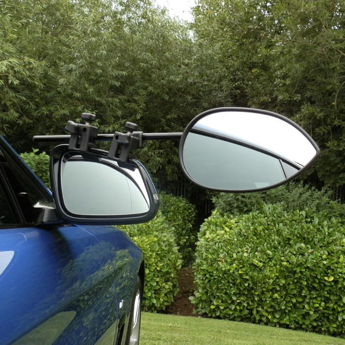 Perspectiva desde el conductor del espejo retrovisor suplementario para remolque Milenco Aero MK4