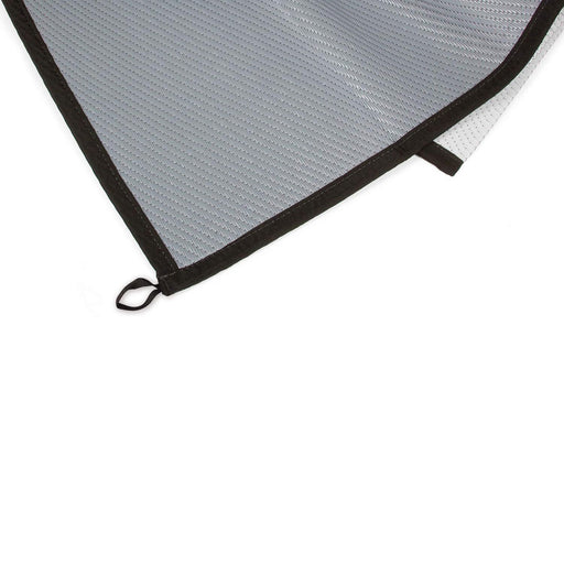 Detalle de la Fiamma Patio-Mat 390 gris para toldo de autocaravana, textura transpirable y borde reforzado.