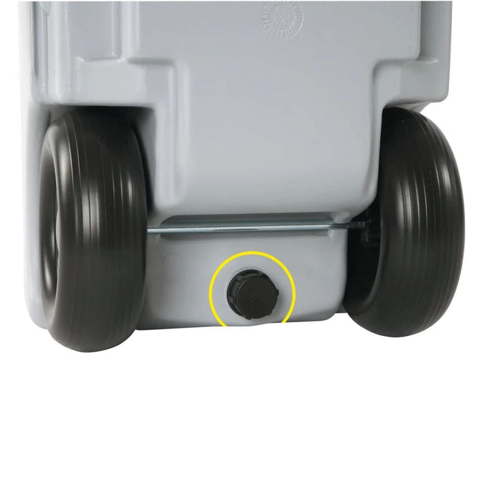 Detalle del tapón inferior y las ruedas del depósito Fiamma Roll Tank 23W