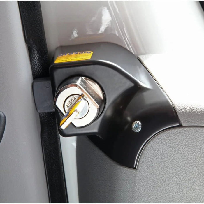 Cerradura antirrobo HEOsafe instalada en la puerta del conductor de Fiat Ducato, Peugeot Boxer o Citroën Jumper desde 2006