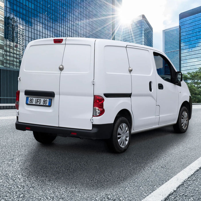 Furgoneta equipada con cerraduras de seguridad Meroni UFO Auto Classic en puertas traseras