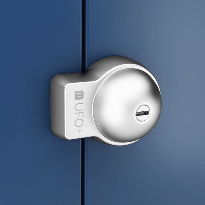 Cerradura Meroni UFO+ PLUS instalada en puerta de vehículo comercial