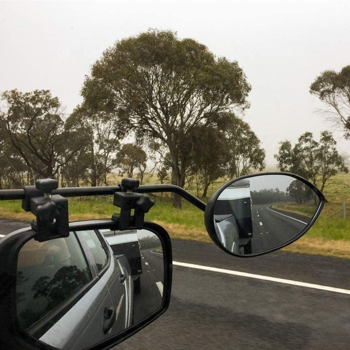 Espelhos de vidro plano Milenco Aero 4 montados no carro para rebocar uma caravana