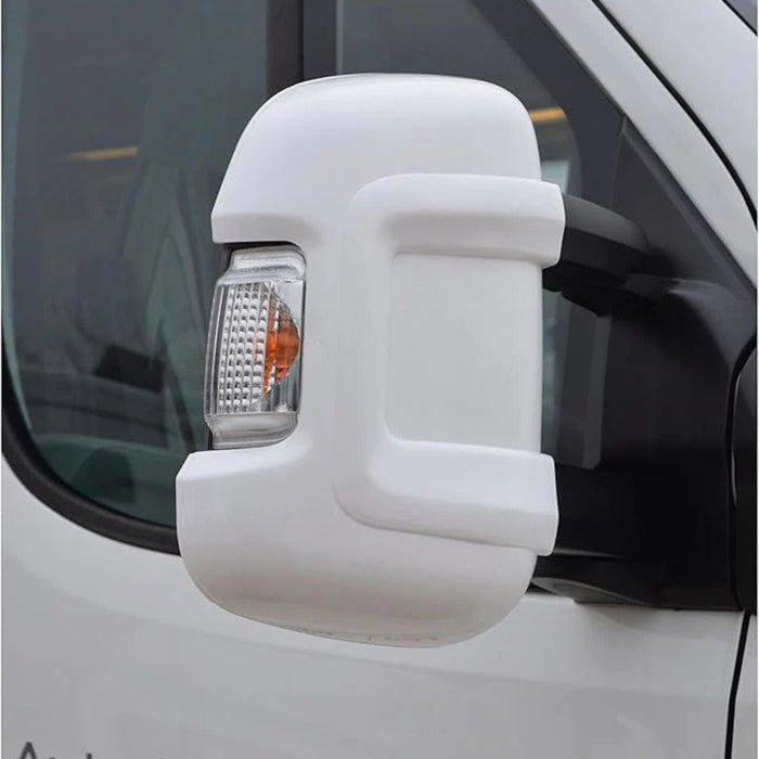 Protector blanco Milenco para retrovisores de brazo largo instalado en autocaravana.