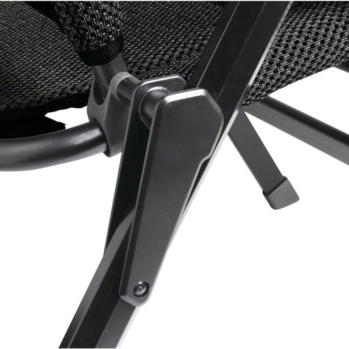 Detalle de estructura metálica del sillón Soplair Major negro