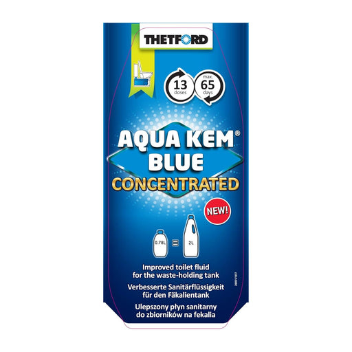 Detalle de la etiqueta de Thetford Aqua Kem Blue Concentrated con información de dosis y rendimiento.