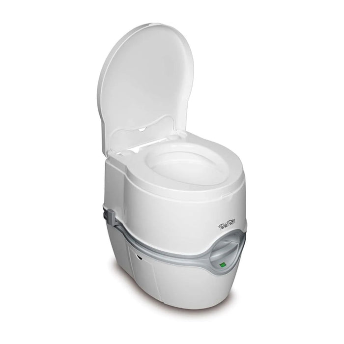 Vista lateral del inodoro portátil Thetford Porta Potti 565E con la tapa abierta