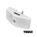 Bloqueador de puerta Thule Door Frame Lock en color blanco, vista frontal con cerradura.