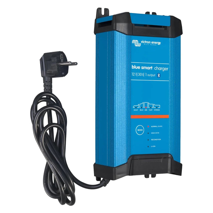 Cargador inteligente Victron Energy Blue Smart IP22 12/30 con cable de alimentación.