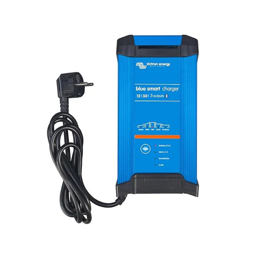 Cargador de batería Victron Energy Blue Smart IP22 12V 30A con 3 salidas y cable de alimentación
