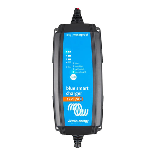 Vista frontal del cargador inteligente de batería Victron Energy Blue Smart IP65 12V 7A