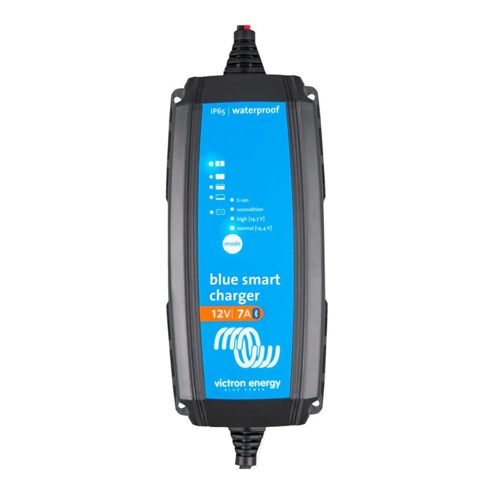 Vista frontal del cargador inteligente de batería Victron Energy Blue Smart IP65 12V 7A