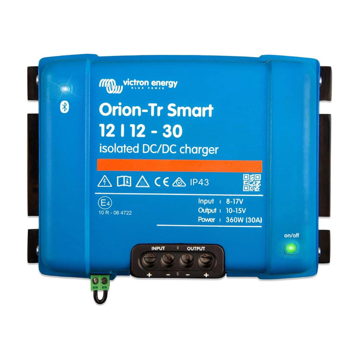 Vista frontal del cargador DC-DC Victron Orion-Tr Smart 12/12-30 aislado con Bluetooth