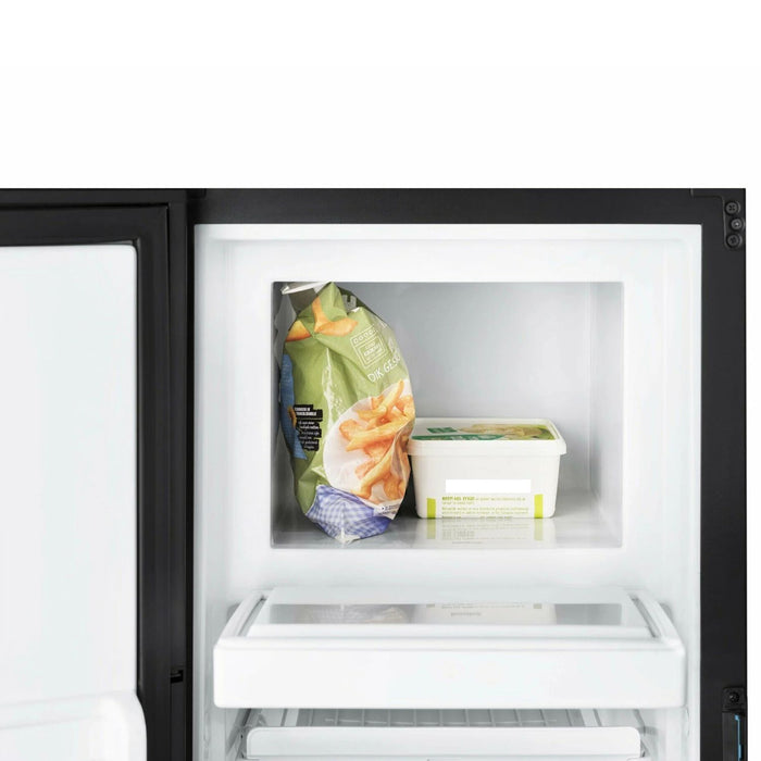 Compartimento congelador del frigorífico Thetford T2152 con capacidad aproximada de 17 litros
